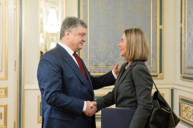 Federica Mogherini ve Petro Poroshenko