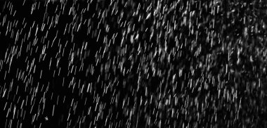 Siyah arkaplanda su damlaları