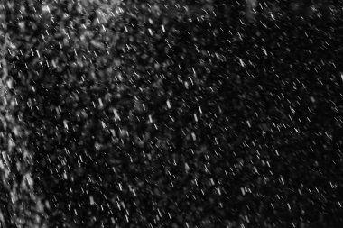 Siyah arkaplanda su damlaları