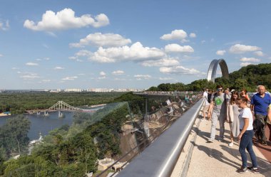 Ukrayna, Kyiv 'deki yaya-bisiklet köprüsü