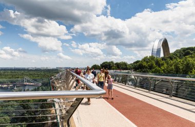 Ukrayna, Kyiv 'deki yaya-bisiklet köprüsü