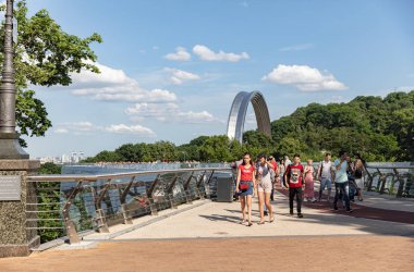 Ukrayna, Kyiv 'deki yaya-bisiklet köprüsü