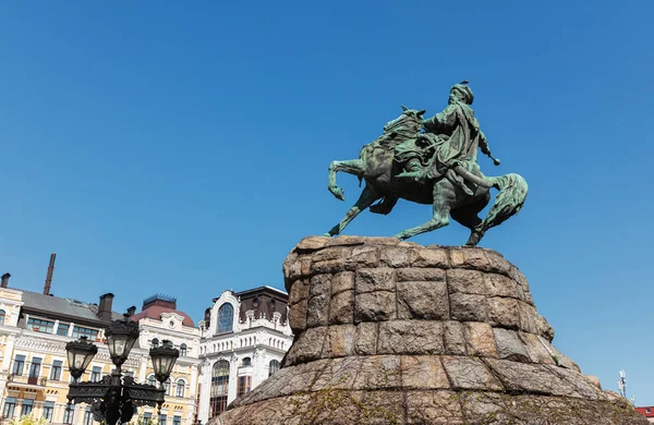 Monumento a Bogdan Khmelnitsky en Kiev — Foto de Stock