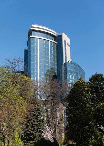 Hilton Kiev glasbyggnad — Stockfoto