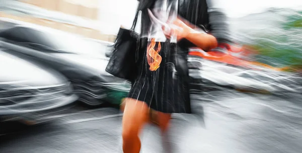 Escena callejera abstracta en desenfoque movimiento . — Foto de Stock