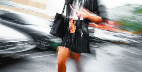 Abstrakte Straßenszenen in Bewegung verschwimmen. — Stockfoto