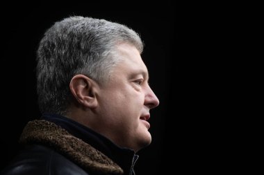 Kyiv 'deki Bağımsızlık Meydanı' nda teslim olmaya karşı miting