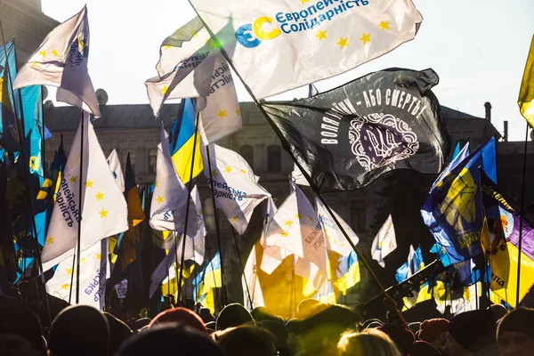 Comício contra rendição na Praça da Independência em Kiev — Fotografia de Stock