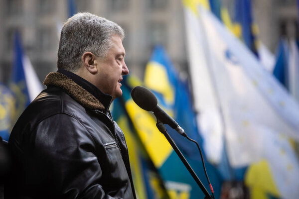 митинг против капитуляции на площади Независимости в Киеве
