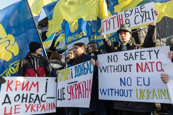 Митинг против капитуляции на площади Независимости в Киеве — стоковое фото