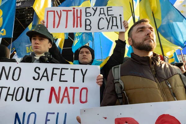 Rassemblement contre la reddition sur la place de l'Indépendance à Kiev — Photo