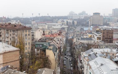 Yaşlı Kyiv 'in çatıları