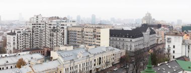 Yaşlı Kyiv 'in çatıları