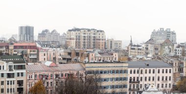Yaşlı Kyiv 'in çatıları