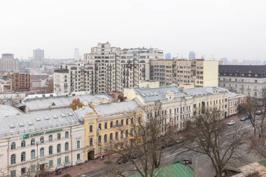 Yaşlı Kyiv 'in çatıları