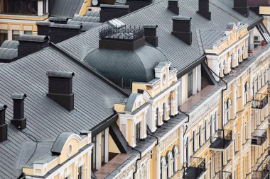 Yaşlı Kyiv 'in çatıları