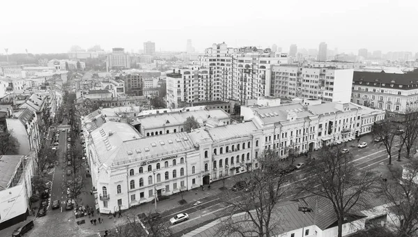 Yaşlı Kyiv 'in çatıları