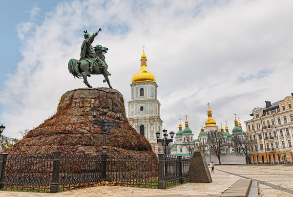 Bronze monument to Bogdan Khmelnitsky in Kyiv