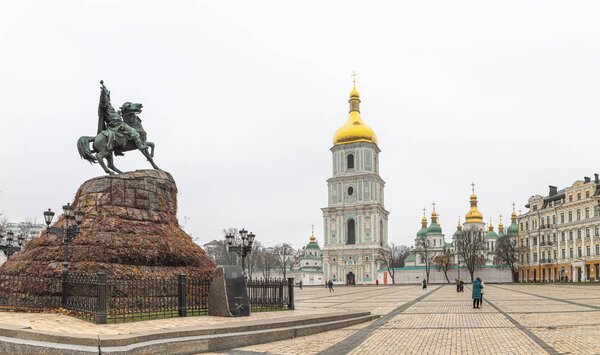 Bronze monument to Bogdan Khmelnitsky in Kyiv