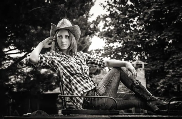 Sexy cowgirl in a hat — Stock Photo, Image