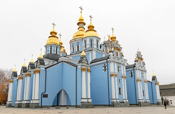 Monasterio de cúpula dorada de San Miguel en Kiev — Foto de Stock