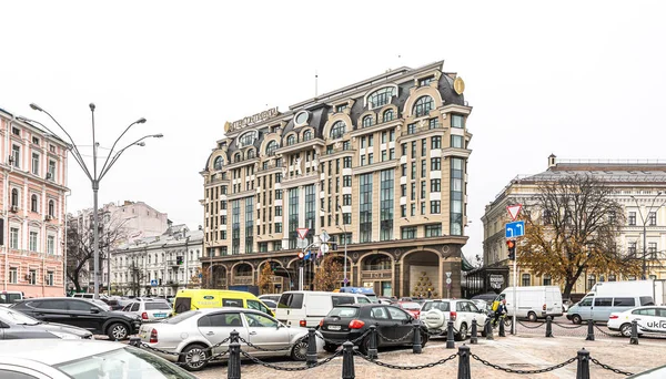 乌克兰基辅 2019年11月15日 在基辅市中心建造洲际酒店 基辅洲际酒店是乌克兰基辅的一家五星级酒店 — 图库照片