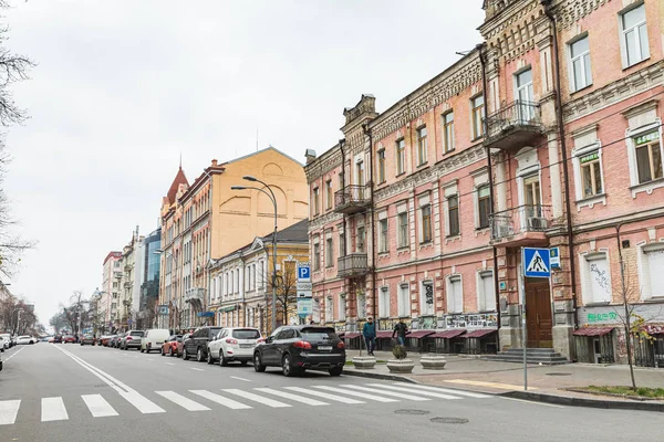 Arquitectura antigua y nueva de Kiev — Foto de Stock