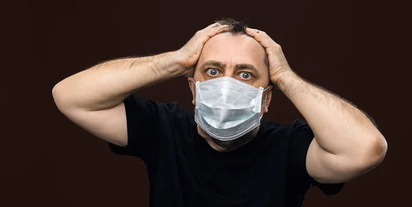 Homme avec masque médical. épidémie de coronavirus . — Photo