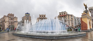 KYIV, UKRAINE - Sep 27, 2019: Street scene in Kyiv, the capital of Ukraine. Fountain and Lyadsky Gate on Independence Square in Kyiv