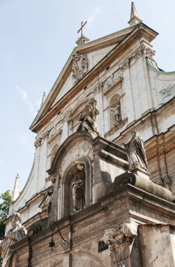 Krakow, Polonya - 27 Haziran 2013: Eski Krakow 'un güzel mimarisi. Krakow Kiliseleri