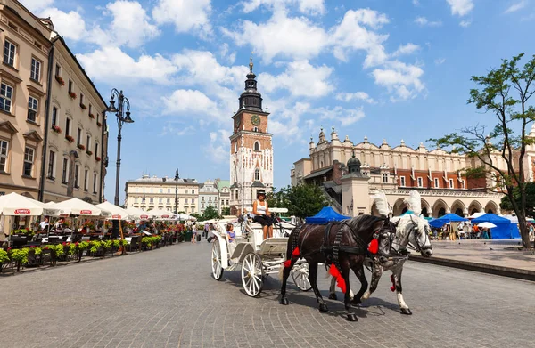 Krakow Polen Jul 2013 Vacker Arkitektur Gamla Krakow Hästvagnar Vid — Stockfoto