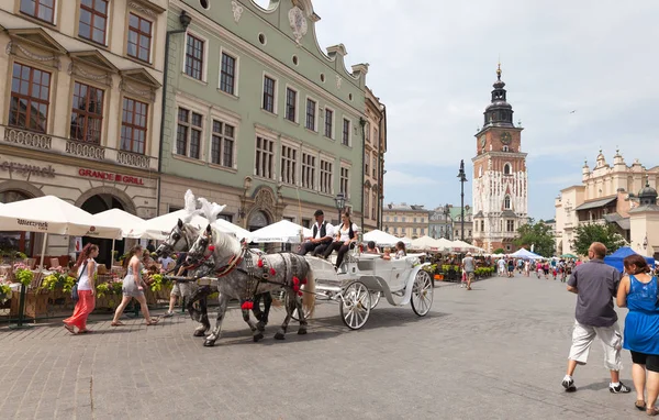 Krakow Polen Jul 2013 Vacker Arkitektur Gamla Krakow Hästvagnar Vid — Stockfoto