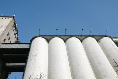 Kyiv, Ukrayna - 10 Kasım 2018: Podil, Kyiv 'deki Granary asansörü. Tahıl ambarı büyük miktarlarda tahıl depolamak için tasarlanmıştır. Asansör Kyiv Podil 'in kartviziti oldu..