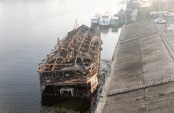 Kyiv Ukraine Novembro 2018 Restos Navio Queimado Rio Dnieper Kiev — Fotografia de Stock