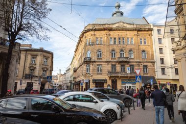 Lviv, Ukrayna - 08 Mar 2019 Lviv caddesi. Eski Lviv şehrinin sokakları ve mimarisi. Lviv şehri ve Lviv eski kasabası