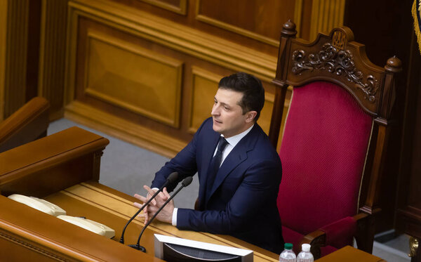 КИЕВ, Украина - Мар. 04, 2020: Президент Украины Владимир Зеленский во время сессии Верховной Рады Украины
