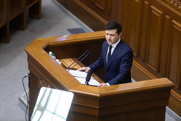 КИЕВ, Украина - Мар. 04, 2020: Президент Украины Владимир Зеленский во время сессии Верховной Рады Украины
