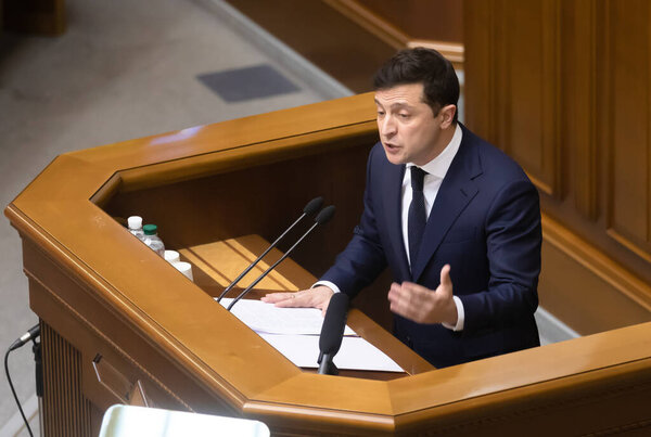КИЕВ, Украина - Мар. 04, 2020: Президент Украины Владимир Зеленский во время сессии Верховной Рады Украины

