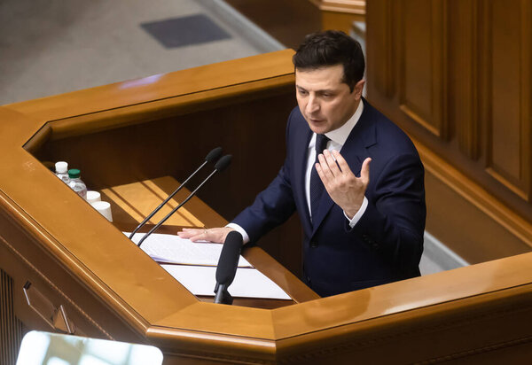 КИЕВ, Украина - Мар. 04, 2020: Президент Украины Владимир Зеленский во время сессии Верховной Рады Украины
