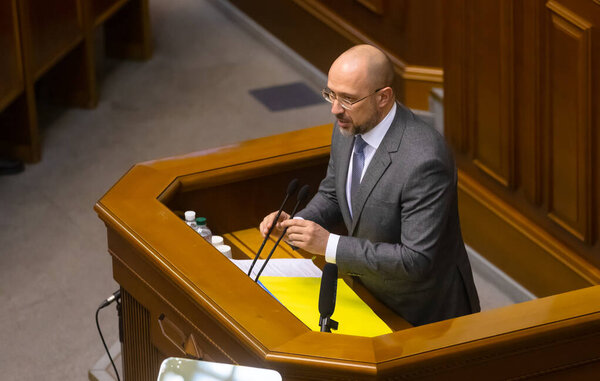 КИЕВ, Украина - Мар. 04, 2020: Новый премьер-министр Украины Денис Шмигал во время сессии Верховной Рады Украины
