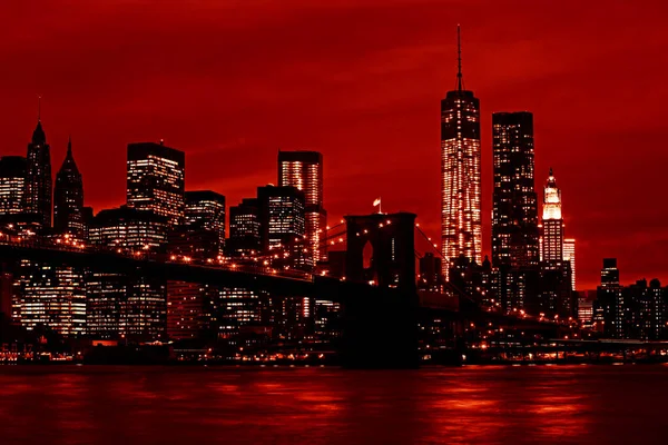 Manhattan Brooklyn Bridge Nachts Afbeelding Dramatische Rode Kleuren — Stockfoto