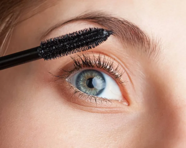 Concept Maquillage Beauté Belle Femme Appliqué Mascara Ses Cils — Photo