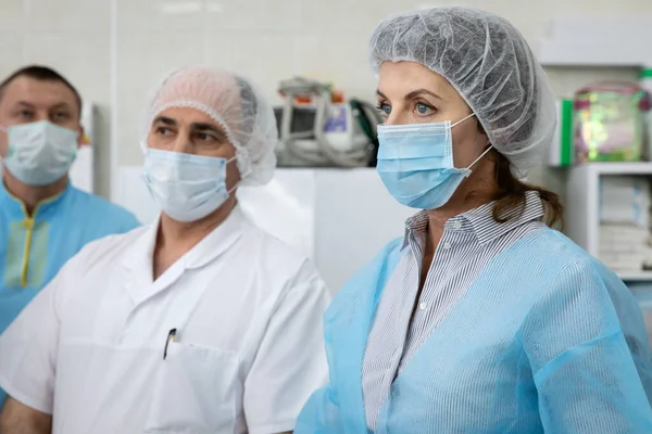 KYIV, UKRAINE - Mar. 20, 2020: Poroshenko Vakfı Kyiv Şehir Klinik Ambulansı Hastanesi 'ne yapay akciğer havalandırma cihazları bağışladı