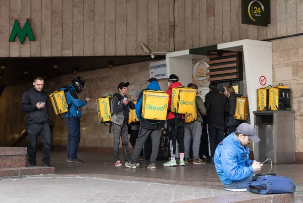 Kyiv Ukraine Mar 2020 Glovo Food Delivery Couriers Delivers Food — Stock Photo, Image