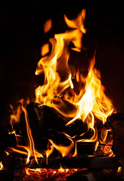 Fire Fireplace Flames Charred Firewood Dark Background — Stock Photo, Image