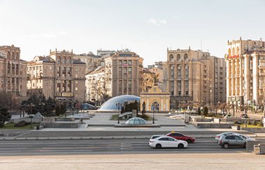Kyiv, Ukrayna - Mar. 24, 2020: Meydan Nezalezhnosti 'nin Panorama manzarası, Kyiv' deki Bağımsızlık Meydanı