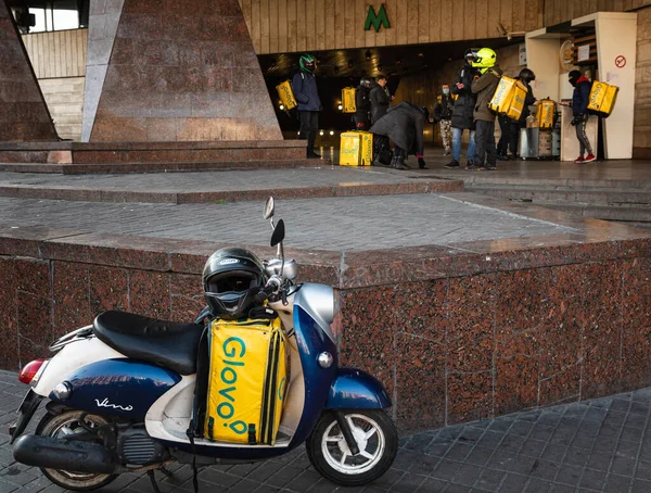 Kiev Ucrania Mar 2020 Glovo Food Delivery Couriers Entrega Comida —  Fotos de Stock