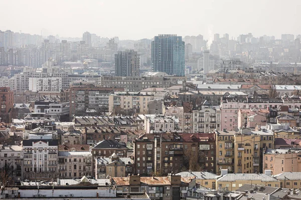 乌克兰基辅 4月2020年1月1日 基辅市屋顶和街道的空中景观 基辅市中心的古今建筑 Parus商务中心提供的意见 — 图库照片