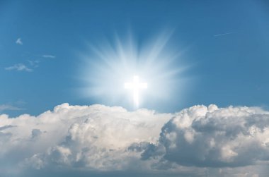 Kutsal Haç 'ın parladığı dini bir geçmiş. Hıristiyan gökyüzünde bulutlu bir haç. İsa Mesih 'in çarmıha gerilmesi. Cennet ve Cehennem