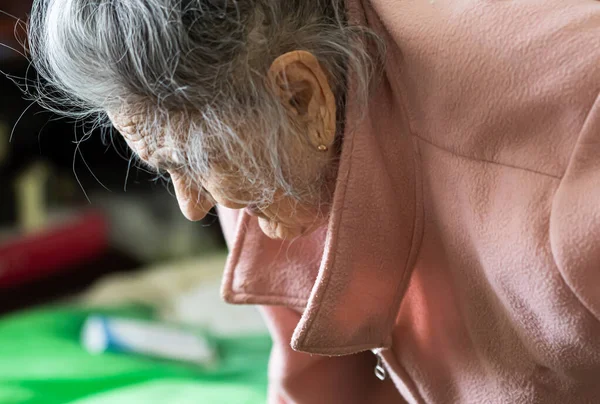 Concepto Vejez Retrato Una Mujer Muy Vieja Cansada Vida Arrugada — Foto de Stock